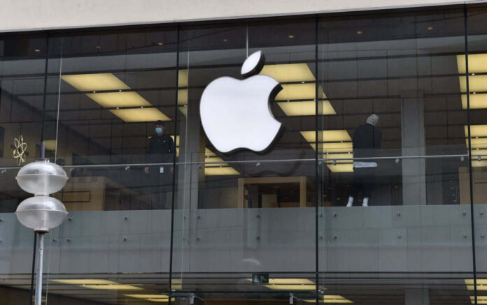 Apple delays full office reopening