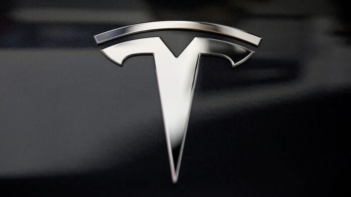 On Wednesday US Auto Safety Regulators said they open a safety investigation into 580,000 Tesla cars since they sold 2017 to allow games in the front center touchscreen.